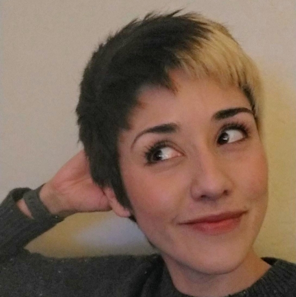 Meet your Posher, Noel 🤘 - Picture 5 of 8